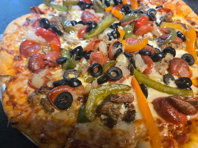 Small Deluxe Pizza.